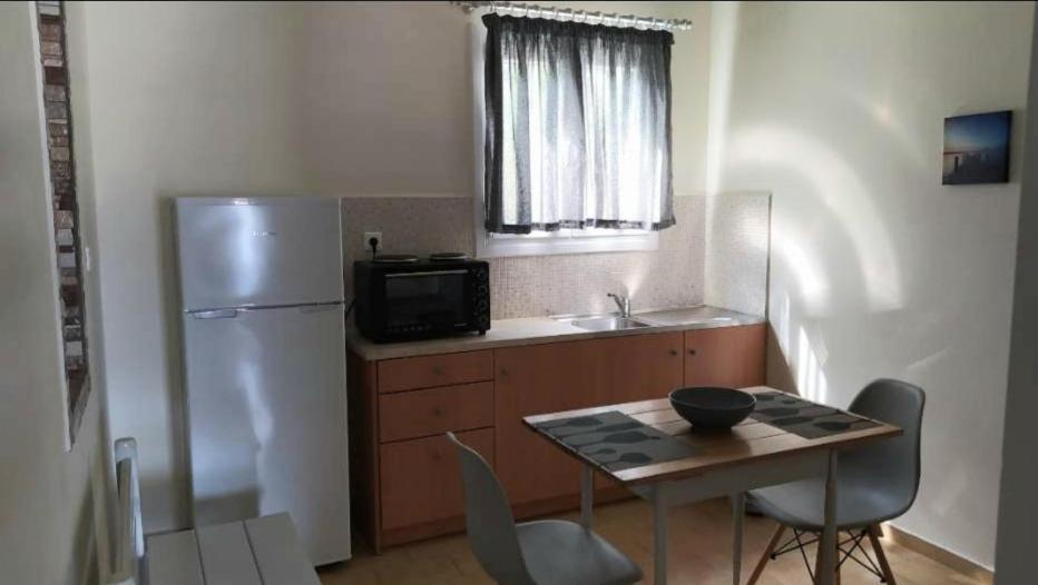 Meltemi Apartment Posidhonía Екстериор снимка